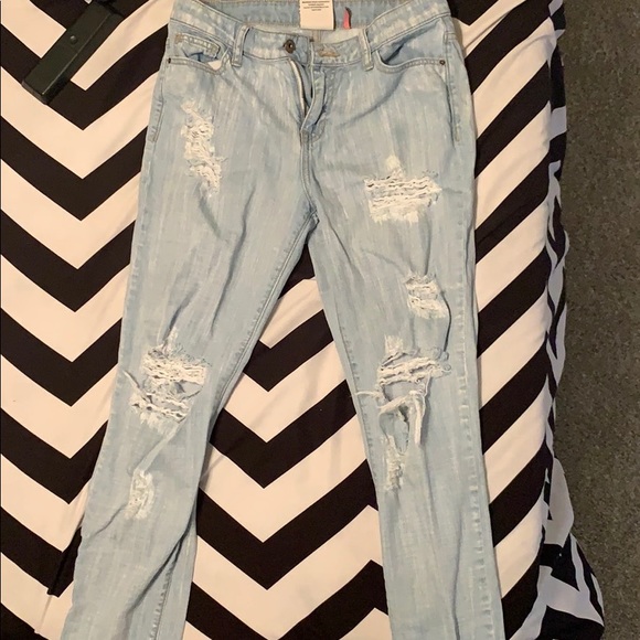 Light denim distressed jeans - Picture 2 of 3